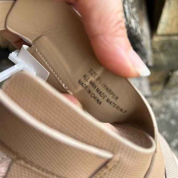 JANE AND THE SHOE Harper tan & rose gold Sandals w/buckle closure NWOB Sz-6.5. P - Picture 10 of 11